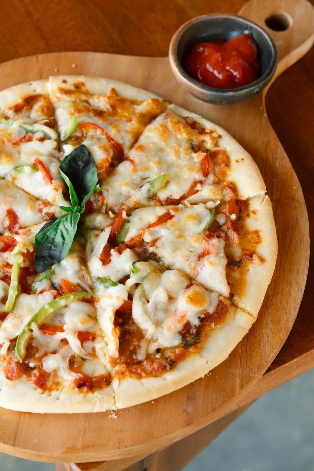Chicken pepper pizza, close up