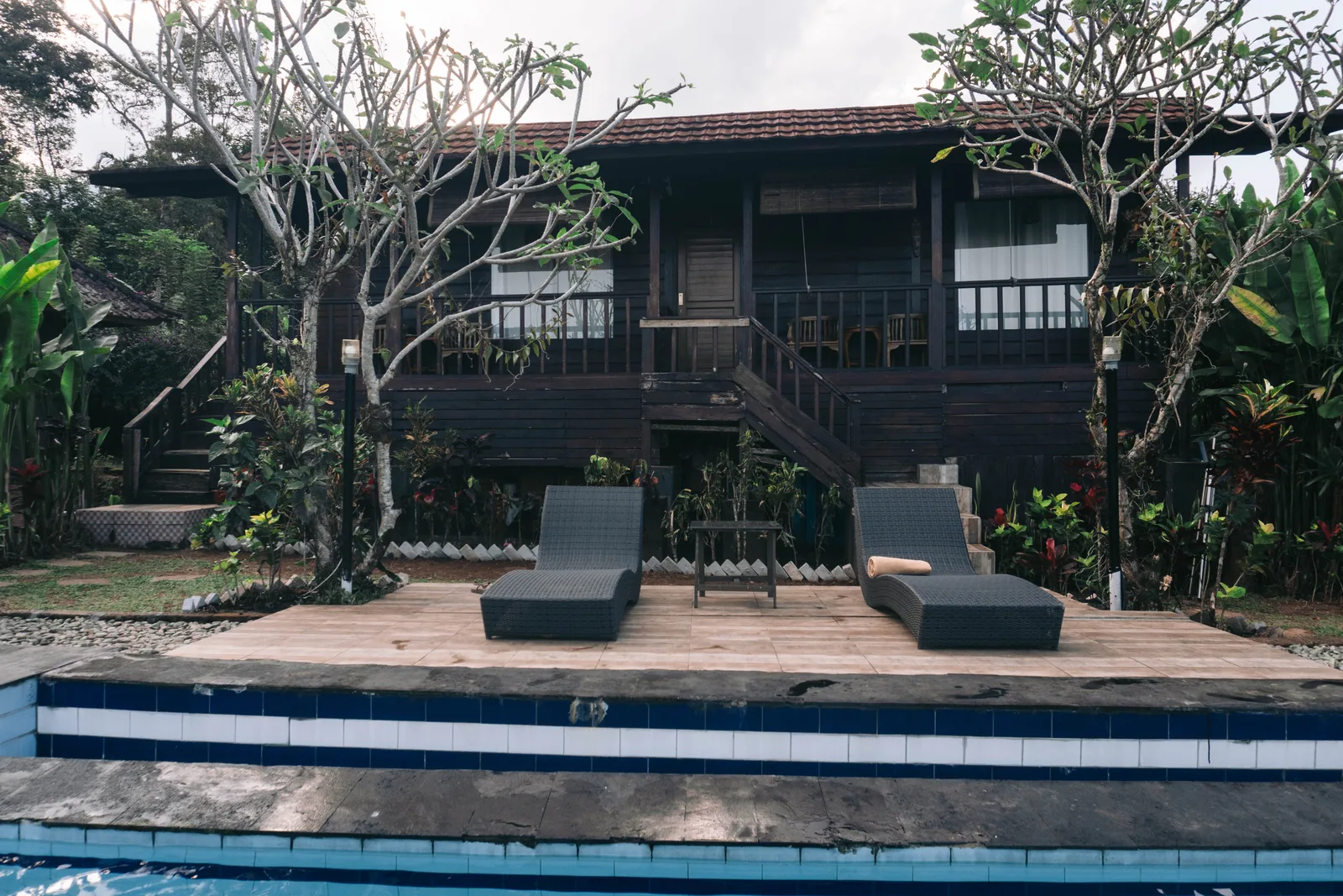 Lounge chairs by the jacuzzi